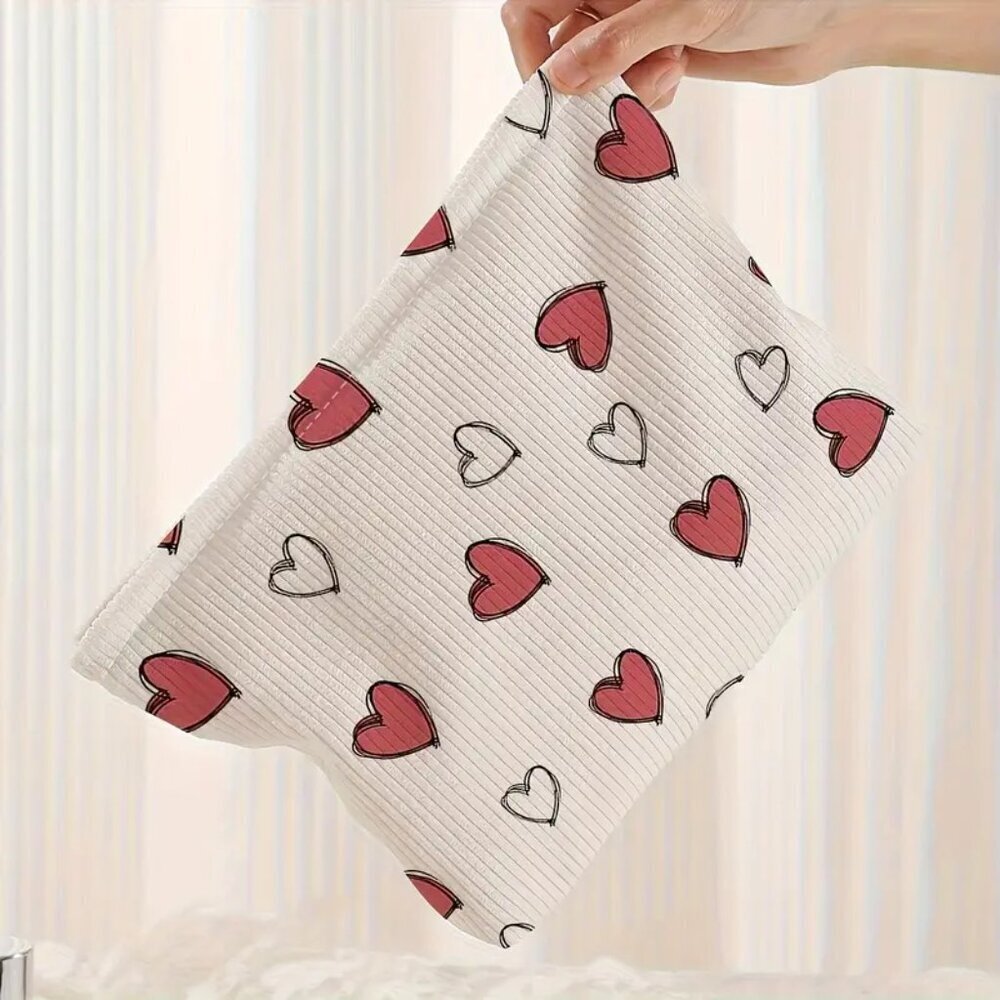 Red Heart Pattern Makeup Bag - Picture 4 of 5